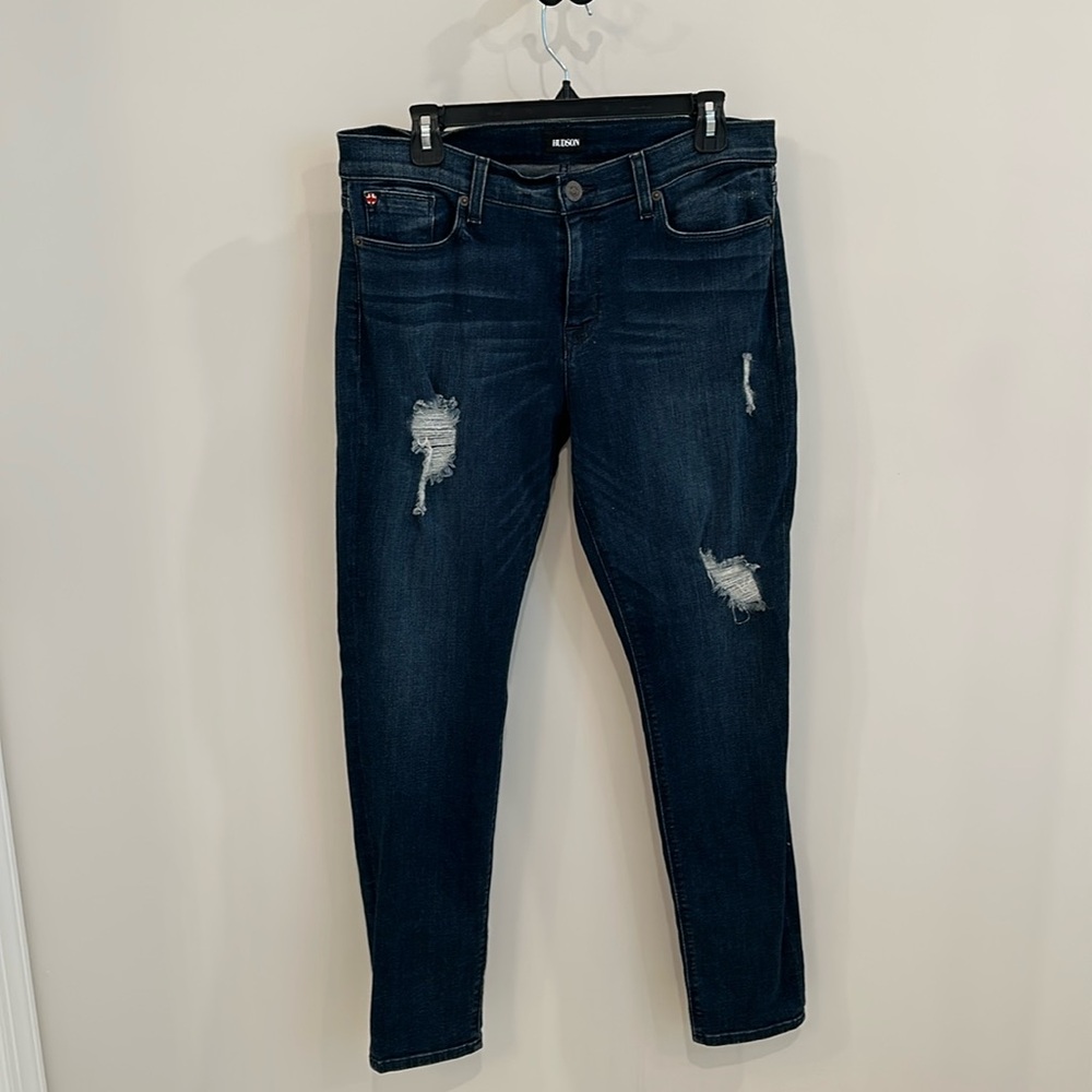 Hudson Jeans. Krista Super Skinny.

32” waist
34” through hips
29” length